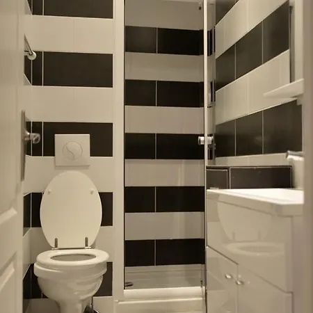 Apartment On Rue De France 4